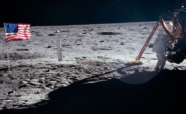 Ay’a ayak basma hedefi, bilimsel değil siyasi güdülerle şekillendi