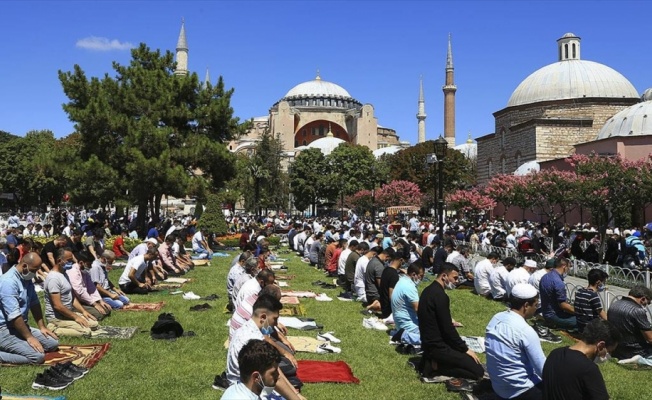 Ayasofya-i Kebir Cami-i Şerifi'nde bayram ve cuma yoğunluğu