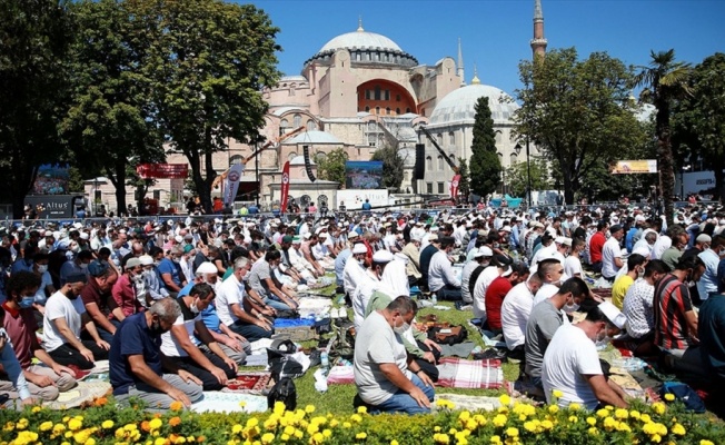 Ayasofya-i Kebir Cami-i Şerifi'nin yeniden ibadete açılması sevinçle karşılandı