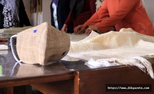 Erzurum'un asırlık kumaşı 'ehram'dan maske &uuml;retiliyor