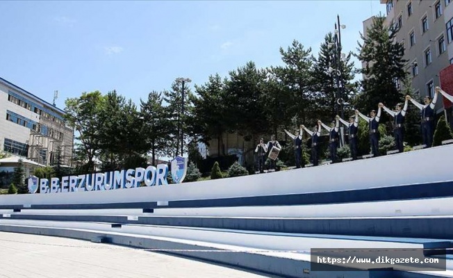 Erzurum'un Havuzbaşı Kent Meydanı mavi-beyazlı renklerle s&uuml;slendi