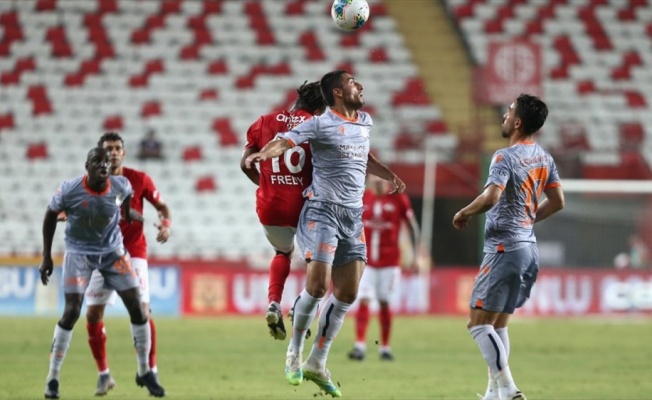 Medipol Başakşehir, Antalyaspor'un 11 maçlık yenilmezlik serisine son verdi