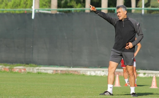 Teknik direktör Mehmet Altıparmak, üzdüğü takımları Süper Lig'e çıkarıyor