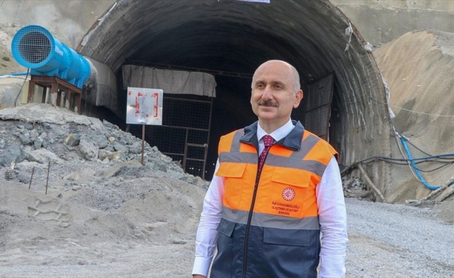 Bakan Karaismailoğlu: Kışın zor şartlarında sürekli kapanan yollar artık tüneller sayesinde kapanmayacak