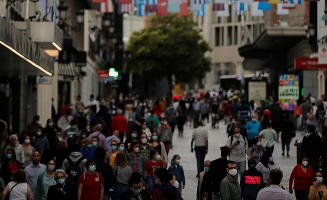 İspanya'da hafta sonunda Kovid-19 vakaları 19 bin 382 arttı