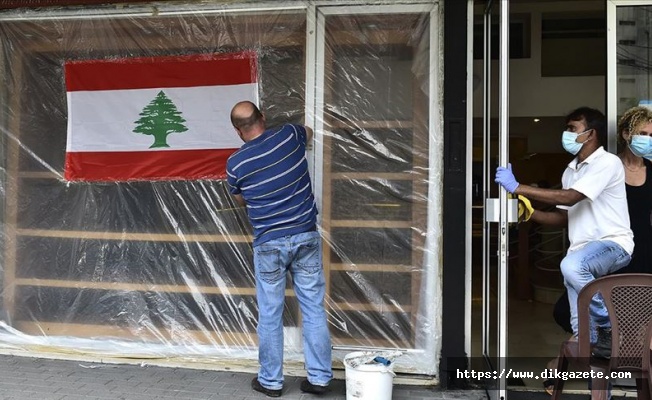 Lübnan art arda ekonomik krizlerin etkisine girdi