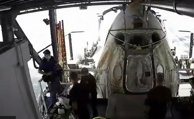 NASA astronotlarını taşıyan SpaceX kapsülü Dünya'ya döndü