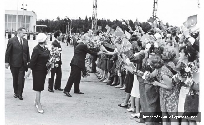 Rusya, Türkiye eski Başbakanı Ürgüplü&#039;nün Sovyet liderinin yazlık evindeki fotoğrafını paylaştı