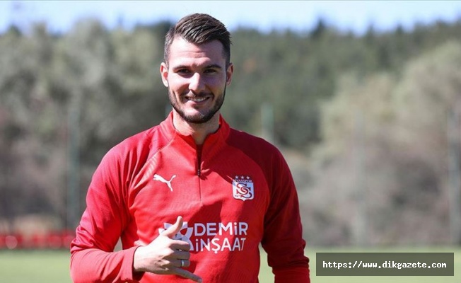 Sivasspor'un yeni transferi Robin Yalçın sağlık kontrolünden geçirildi