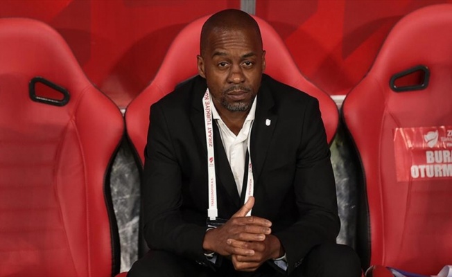 Trabzonspor yeni sezonda Eddie Newton ile devam etme kararı aldı