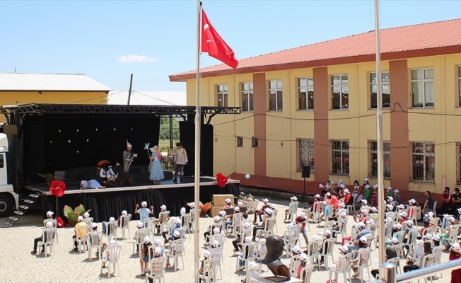 Devlet Tiyatroları hiç oyun izlememiş 12 bin çocuğu bu yaz tiyatroyla buluşturdu