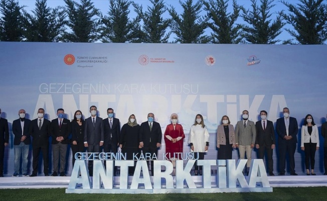 'Gezegenin Kara Kutusu: Antarktika Belgeseli'nin ilk gösterimi yapıldı