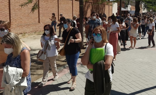 İspanya'da son 24 saatte 8 bin 959 Kovid-19 vakası görüldü