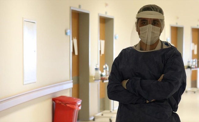 'Koluna maskeyi takanların solunum cihazına bağlandığını görünce üzülüyoruz'