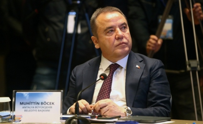 Kovid-19 tedavisi g&ouml;ren Muhittin B&ouml;cek'in son kontrol PCR testi negatif &ccedil;ıktı
