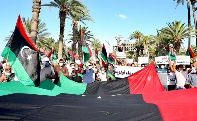 Libya'daki protestolarda Hafter milisleri göstericilere ateş açtı: 5 yaralı