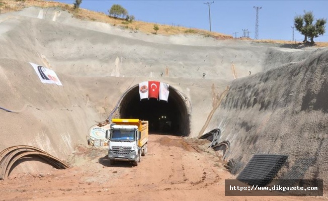 Terör örgütünün engellemelerine rağmen 'Eruh-Fındık Yolu ve Tünel Projesi' sürüyor