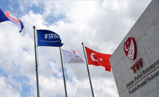 TFF 1 hakem ve 2 yardımcı hakemin Kovid-19 testinin pozitif &ccedil;ıktığını duyurdu