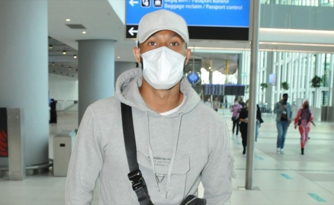Trabzonspor'un transfer g&uuml;ndeminde yer alan Lewis Baker İstanbul'a geldi