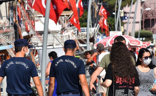 T&uuml;rkiye'de son 24 saatte 1692 kişiye Kovid-19 tanısı konuldu, 65 kişi hayatını kaybetti