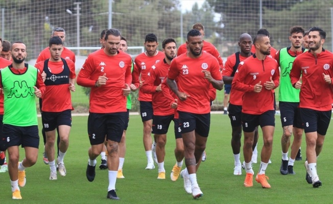 Antalyaspor evindeki yenilmezlik serisine Fenerbah&ccedil;e ma&ccedil;ını eklemek istiyor