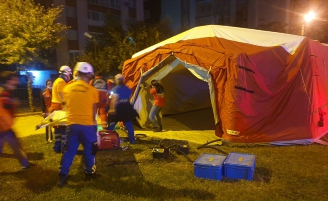 İzmir Valisi Yavuz Selim Köşger, çadır kurulacak alanları açıkladı
