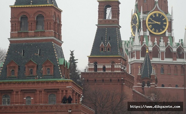 Ruslar döviz hesaplarından büyük miktarda para çekiyor