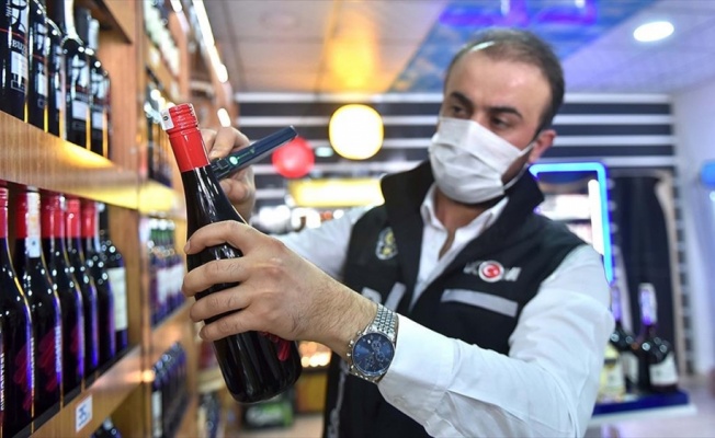 Sahte içkiden 2 günde 6 kişinin öldüğü Mersin'de polis denetimleri arttırıldı