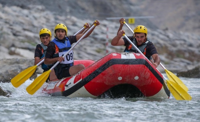 Terörden temizlenen Zap Vadisi'nde 40 kentten 450 sporcu buluştu