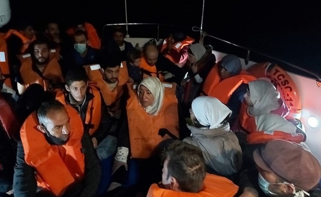 Türk kara sularına geri itilen 67 yabancı uyruklu kurtarıldı