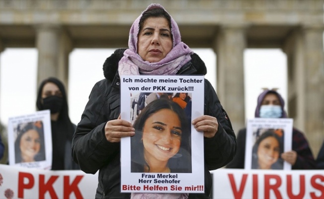 Almanya'da kızı terör örgütü PKK tarafından kaçırılan anne imza kampanyası başlattı