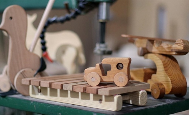 Anne babalar istedikleri oyuncakları çiziyor &#039;Salih usta&#039; yapıyor