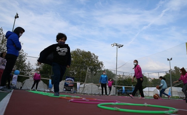 Depremzede çocuklar yaşadıklarını spor ve sanatla unutuyor