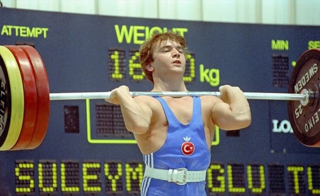 Dünya ve Türk halterine adını altın harflerle yazdıran isim: Naim Süleymanoğlu