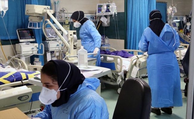 İran'da son 24 saatte 422 kişi Kovid-19'dan hayatını kaybetti