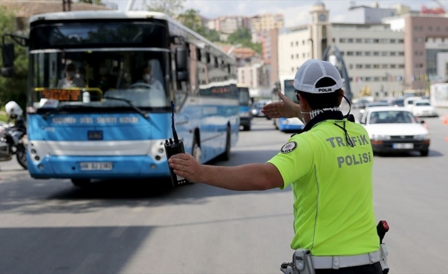 Kovid-19 denetimlerinde 105 toplu ulaşım aracı ve 13 iş yeri faaliyetten men edildi