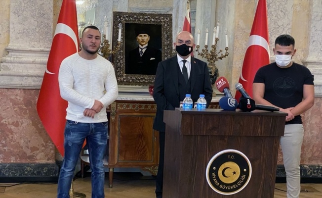 Viyana&rsquo;daki ter&ouml;r saldırısında polise yardım eden T&uuml;rkler Avusturya basınında geniş yer buldu