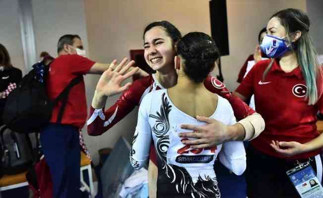 Derin Tanrıyaşükür asimetrik paralel aletinde bronz madalya kazandı