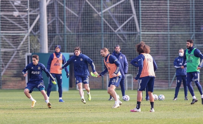 Fenerbahçe Denizlispor'u yenerek moral bulmak istiyor