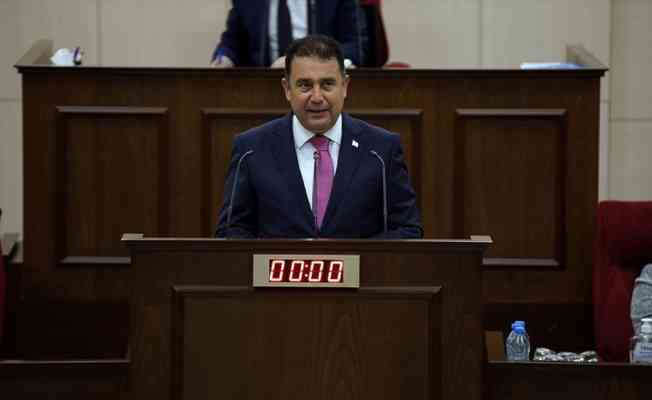 KKTC Başbakanı Saner yeni hükümetin programını Meclis&#039;te okudu