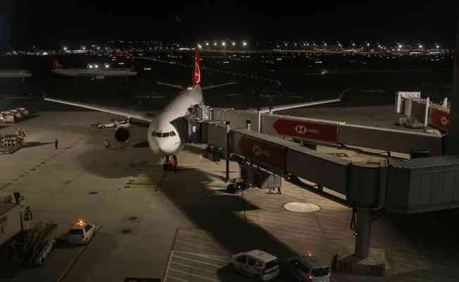 THY Kovid-19 mutasyonu riski nedeniyle uçuşların durdurulduğu İngiltere'den tahliye seferi yaptı