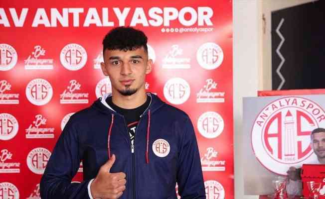 Antalyaspor'un genç futbolcusu Gökdeniz Bayrakdar'ın hayali gol krallığı