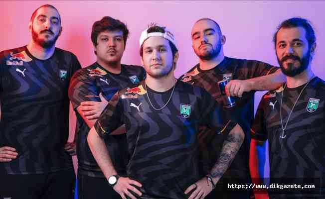 Futbolist Red Bull ile kanatlanacak
