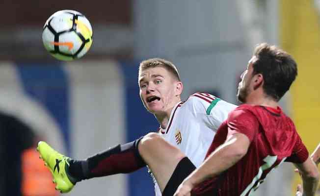 Macar milli futbolcu Szalai, Fenerbahçe için İstanbul'a geliyor