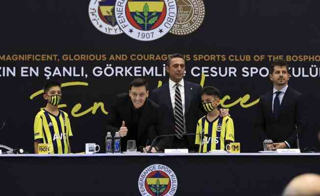 Mesut Özil resmen Fenerbahçe'de