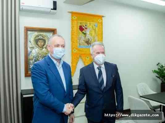 Moldova eski Cumhurbaşkanı Dodon, Türk elçi Sökmensüer ile görüştü