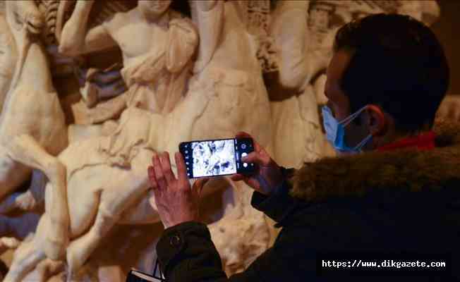 “Müzede Selfie Günü”nde Galaxy S21'in özellikleri de deneyimlendi