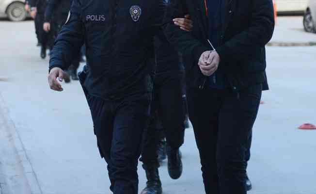 Ankara'da h&uuml;cre evlerine d&uuml;zenlenen operasyonda firari 13 FET&Ouml; ş&uuml;phelisi g&ouml;zaltına alındı
