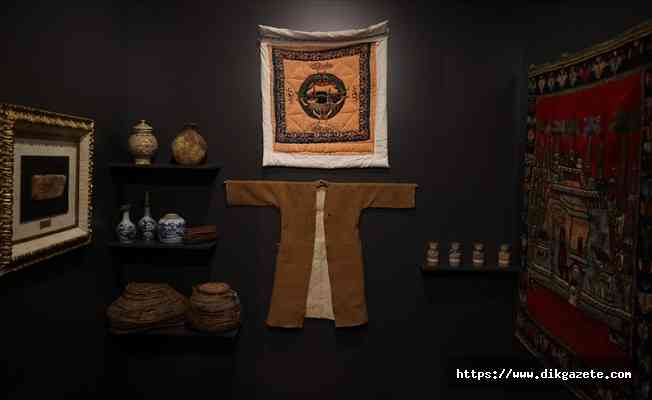 Kabe &ouml;rt&uuml;leri ve hac hatıraları 'Mukaddes Yol' sergisinde bir araya geldi