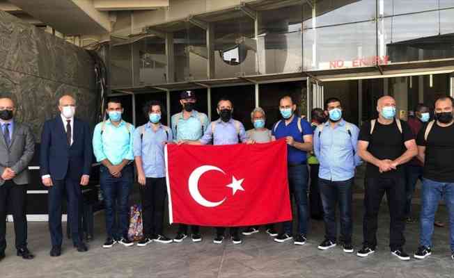 Nijerya'da serbest bırakılan Türk gemicilerin tamamı Türkiye'nin Abuja Büyükelçiliğine ulaştı